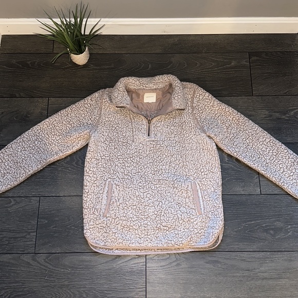 Universal Thread Tops - Woman’s Universal Thread 1/4th zip up